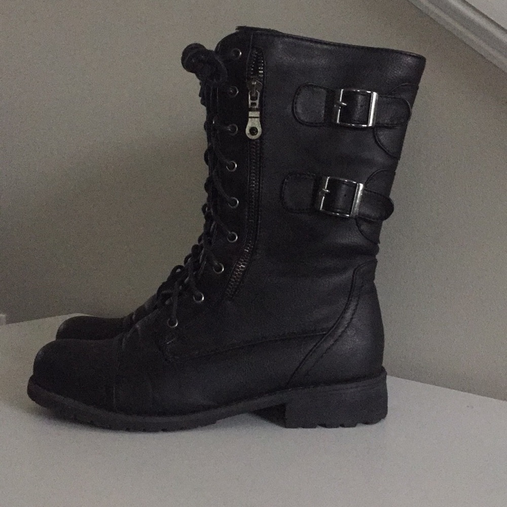 Black tie & zip up boots